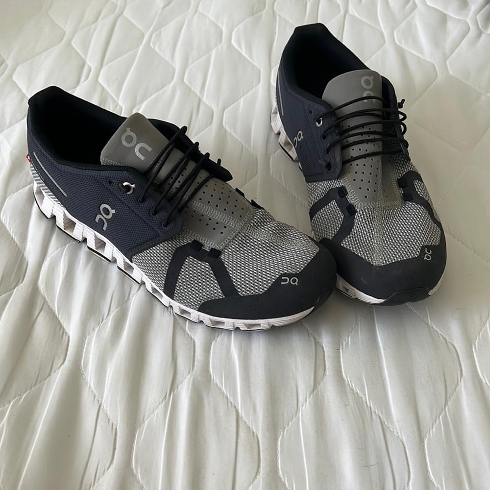 Mens On Cloud Shoes Sz 11